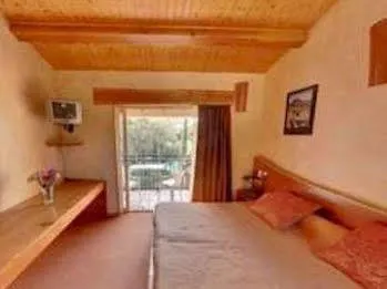 ベッド・アンド・ブレックファスト Au Bois Fleuri Les D'hotes 4*