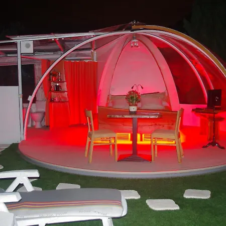 Les D'hotes Au Bois Fleuri Bed & Breakfast