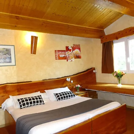 فندق مبيت وإفطار Au Bois Fleuri Les D'hotes 4*