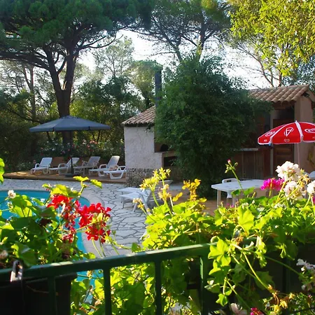 Au Bois Fleuri Les D'hotes 4*